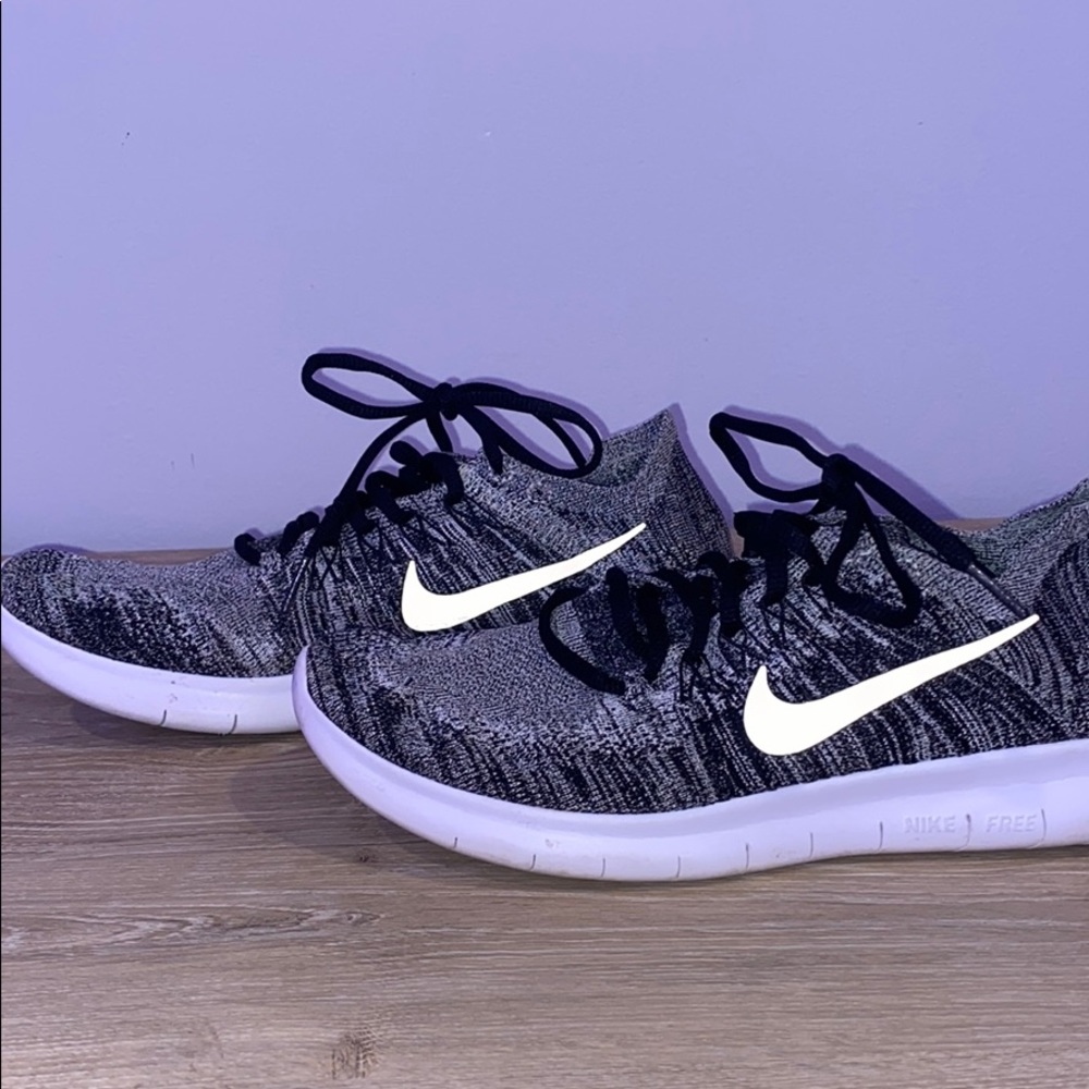 NIKE shoes - Picture 1 of 4